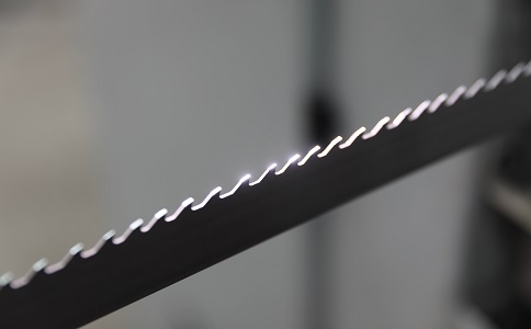 鹰潭双金属带锯条产生切削噪音的原因具体有哪些？